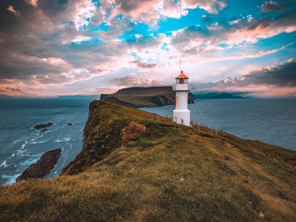 Essential Travel Tips for Travellers Visiting Mykines by Car and Ferry